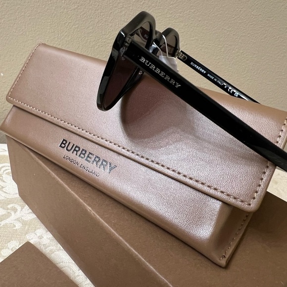 Burberry Authentic Sunglasses Full Inclusion NWT - Picture 2 of 8